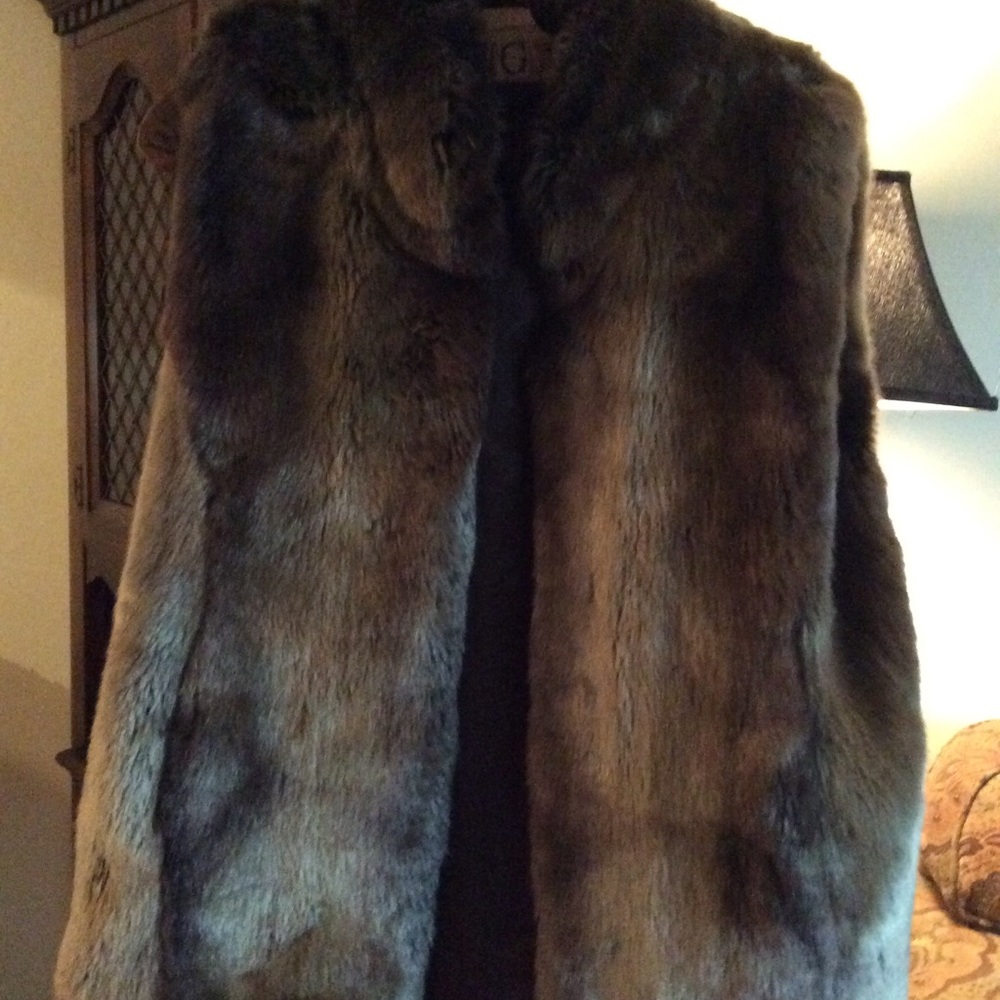 Synthetic fur vest with brown silky linning - Picture 2 of 6
